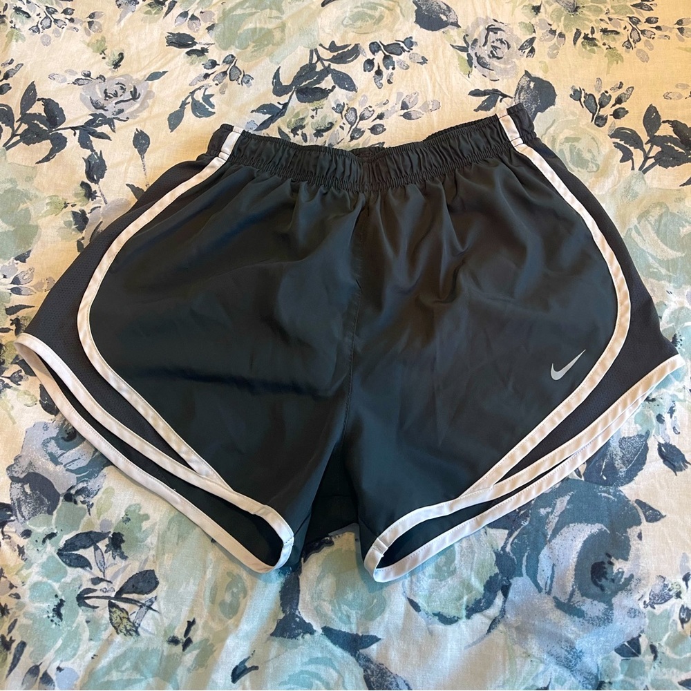Women’s NIKE running shorts M